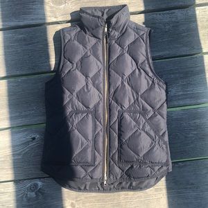 Black J crew puffer vest